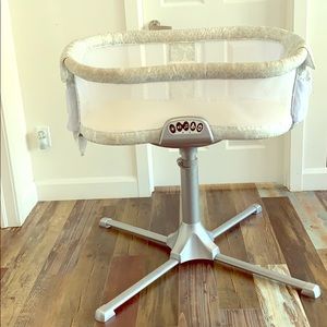 Hallo Bassinest Swivel Sleeper